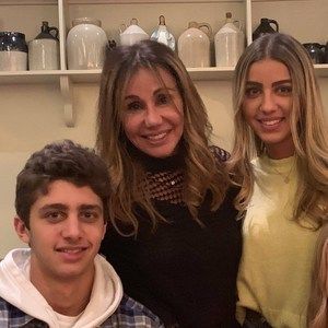 Meet your Posher, Najia